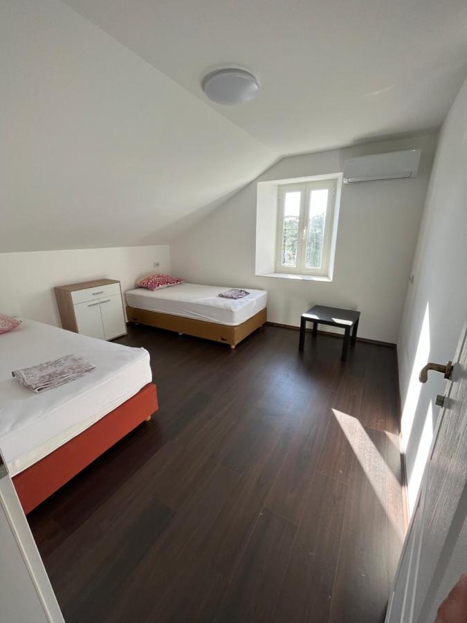 Hostel Old School Rijeka Eksteriør bilde