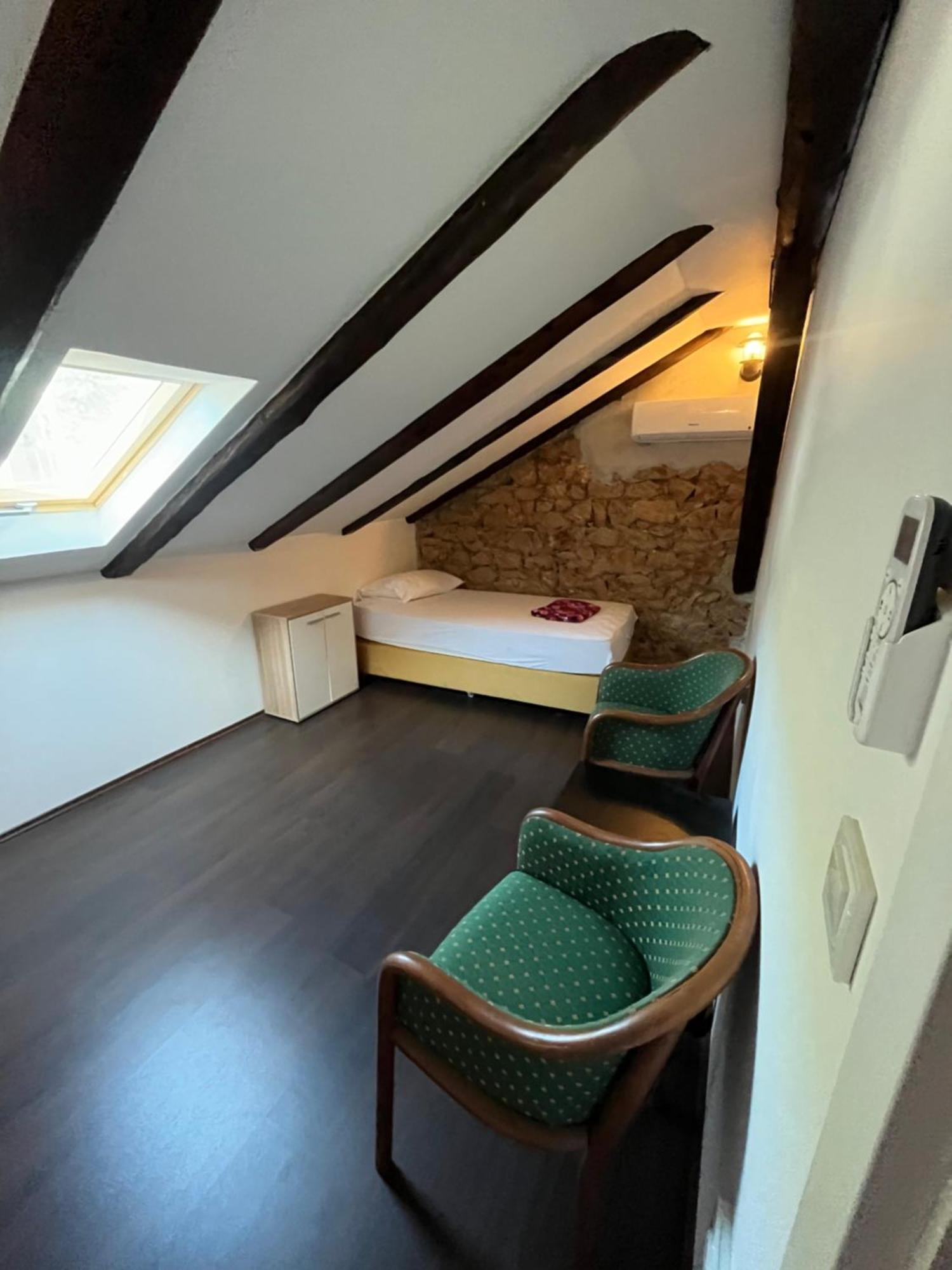 Hostel Old School Rijeka Eksteriør bilde