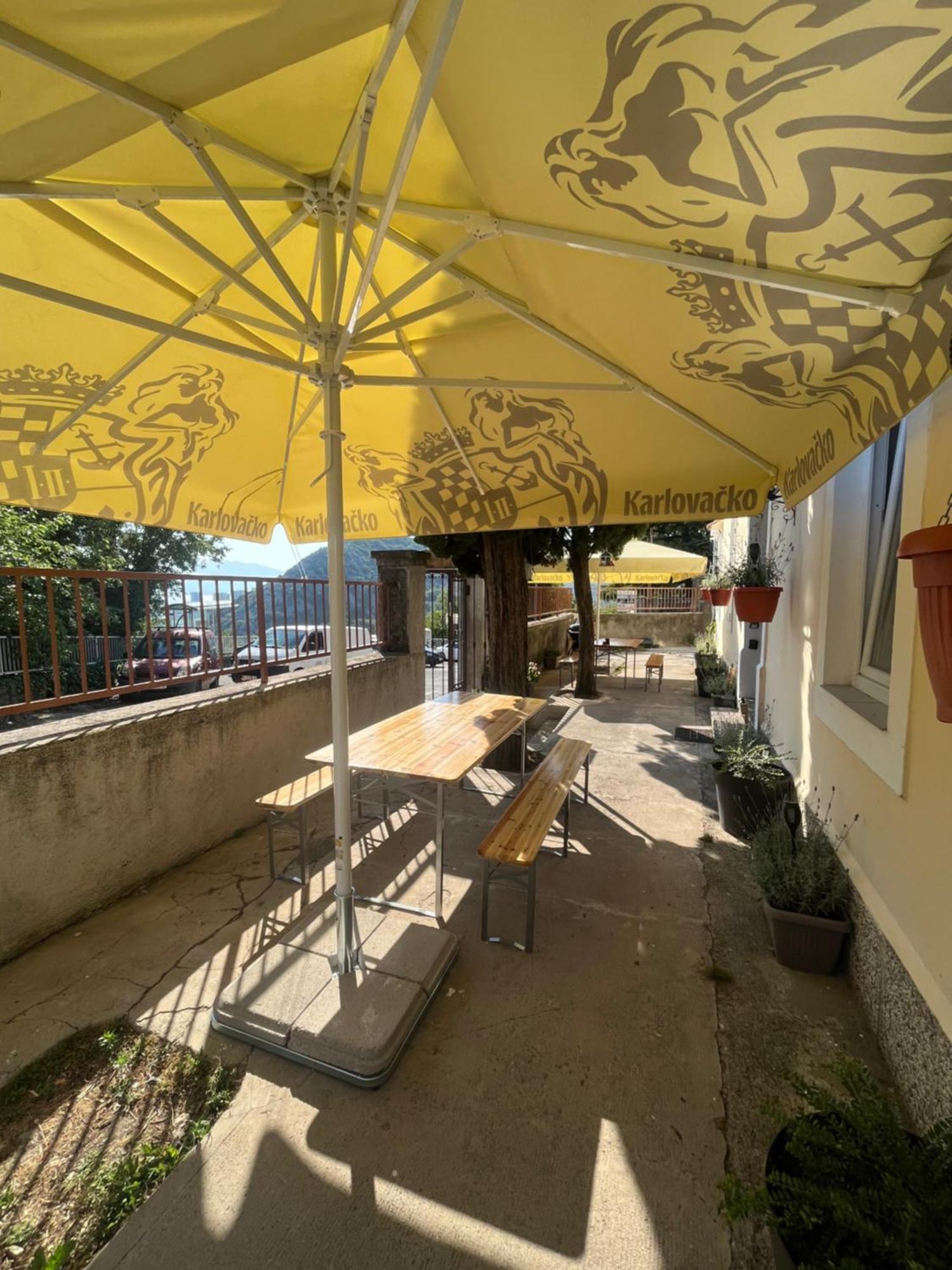 Hostel Old School Rijeka Eksteriør bilde